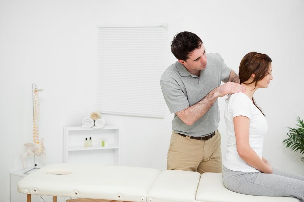 Neck massage to treat osteochondrosis